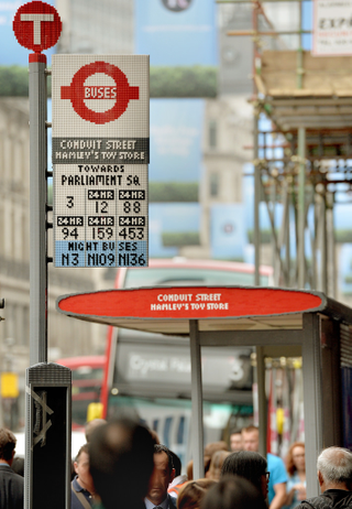 Illustration for article titled Londres tiene una parada de autobús construida solo con Lego